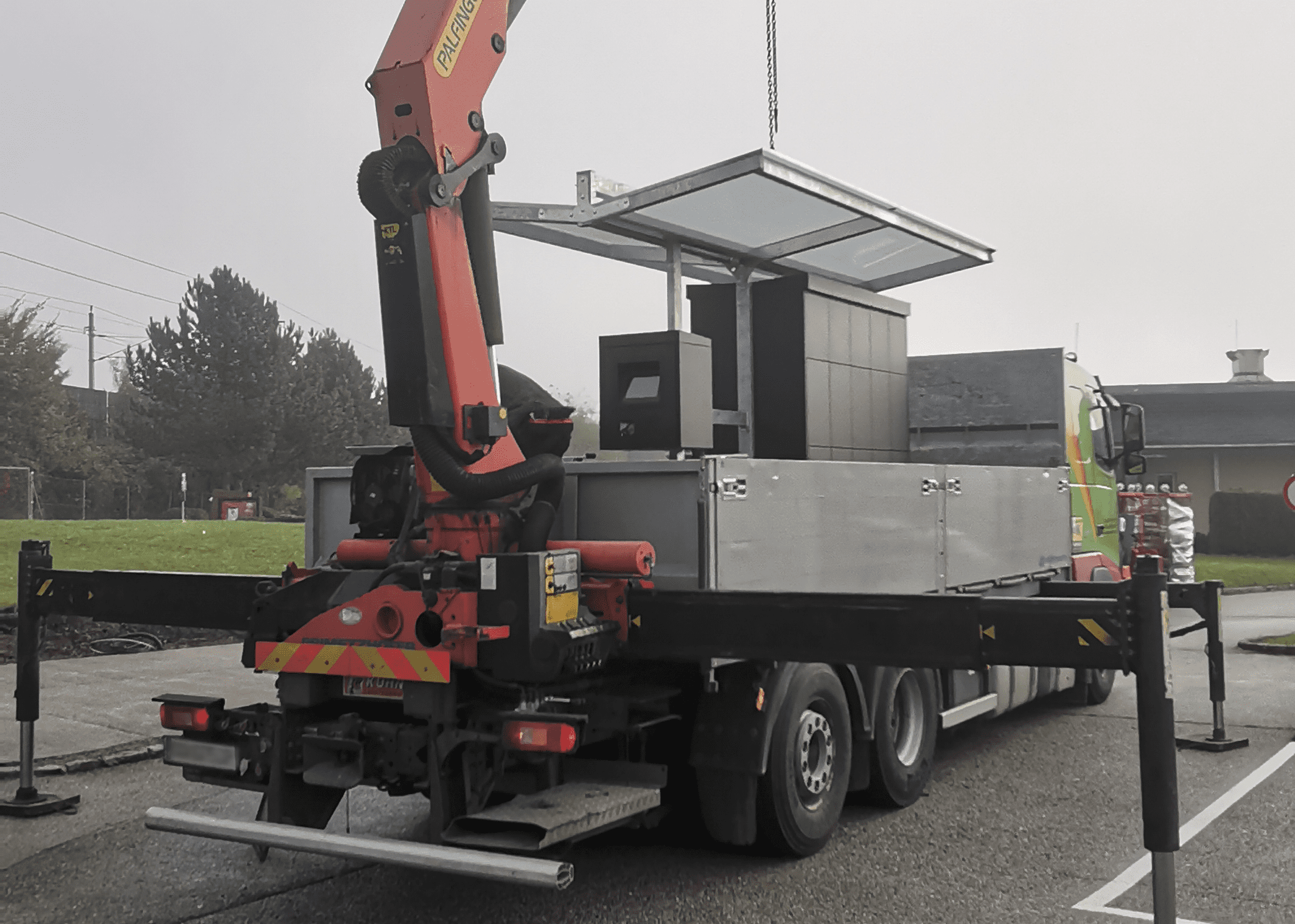 Gas cylinder vending machines are craneable